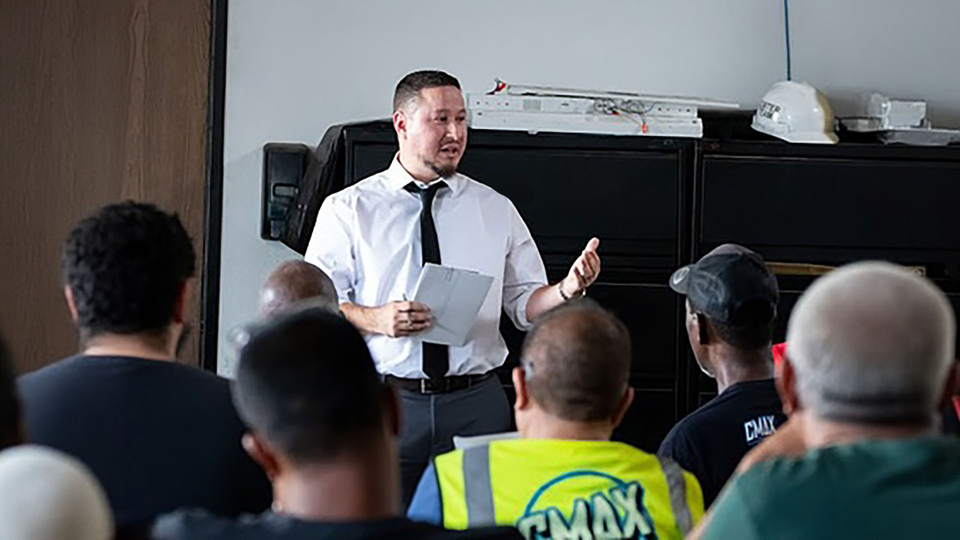 frank-speaking-to-team